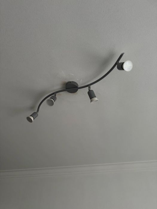 Candeeiro com 4 focos