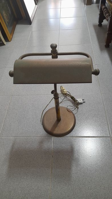 Secretária Vintage + Cadeira Rotativa + candeeiro Banqueiro