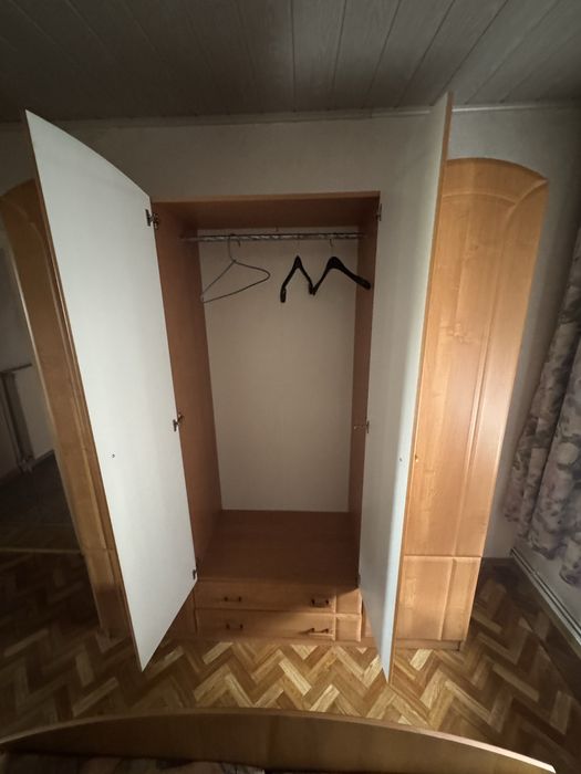 Szafa nocna z lustrem