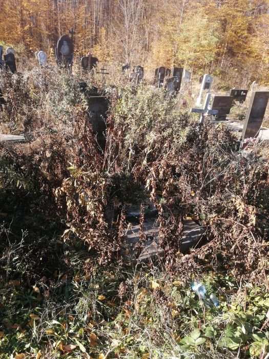 Прибирання могил