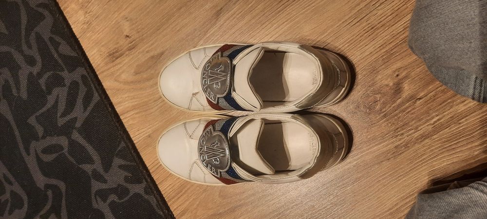Białe buty moncler dla dziewczynki