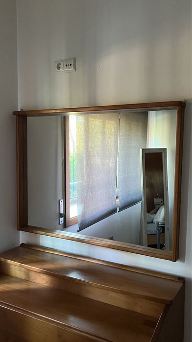 Espelho castanho em madeira maciça praticamente Novo