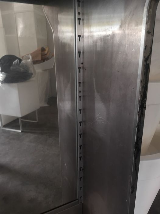 Estante em inox de bar ou restaurante