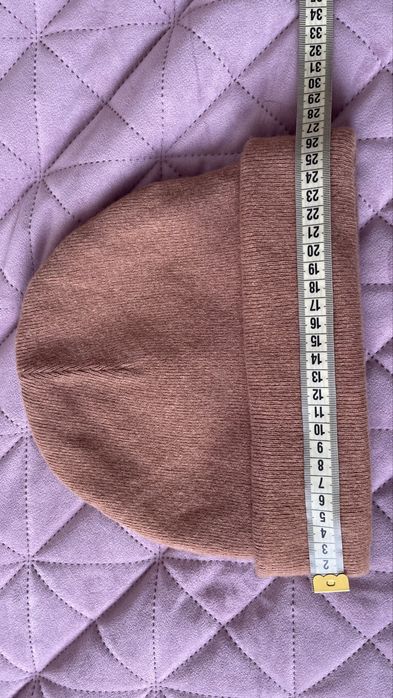 Шапка cos унісекс нюд, беж, базова, на зиму тепла