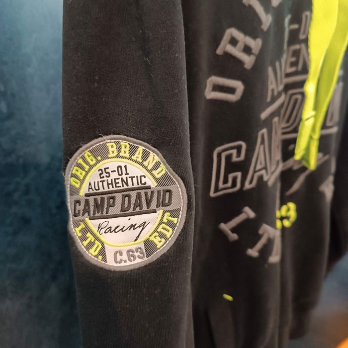 Bluza Camp David roz L 

Granatowa

Stan BDB

Szczegółowe wymiary:

dł