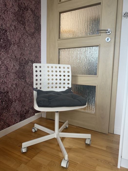 Ikea krzeslo biale obrotowe