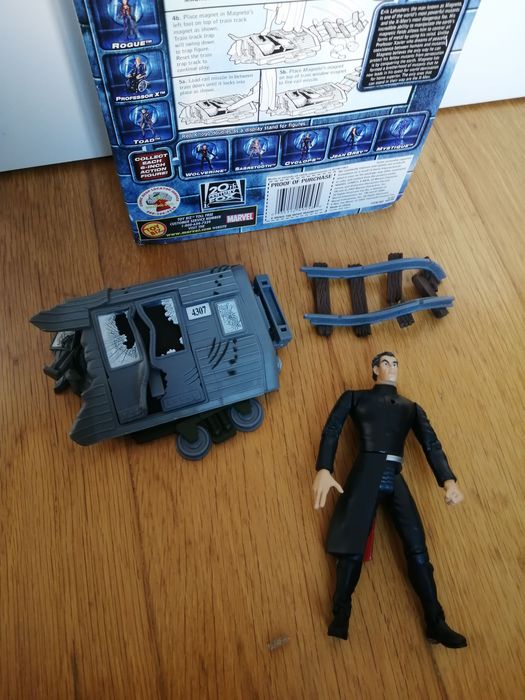 Figura Magneto x-men da marvel legends