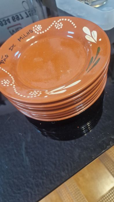 Prato em barro para comer