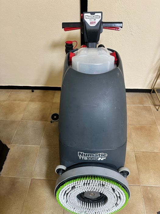 Vende-se Maquina Rotativa a Bateria, sem fios.