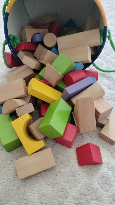 Jogo de blocos de madeira