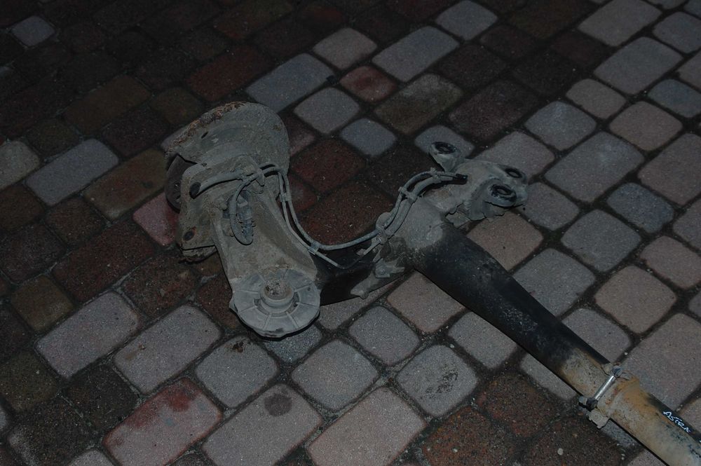 Belka zawieszenia Opel Astra H