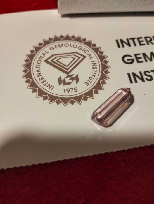 Kunzita com certificado IGI