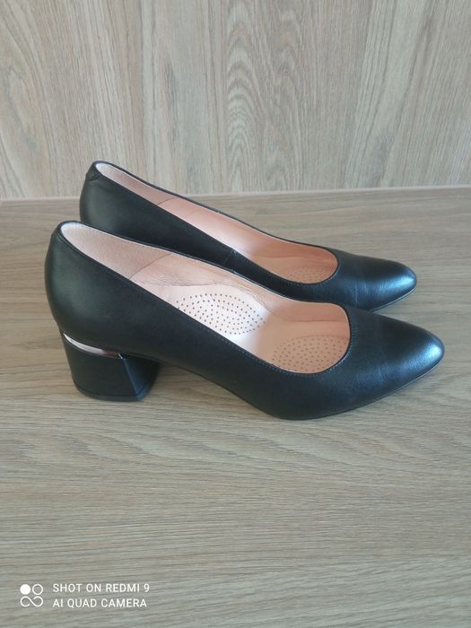 Czółenka skóra rozm. 38 nowe