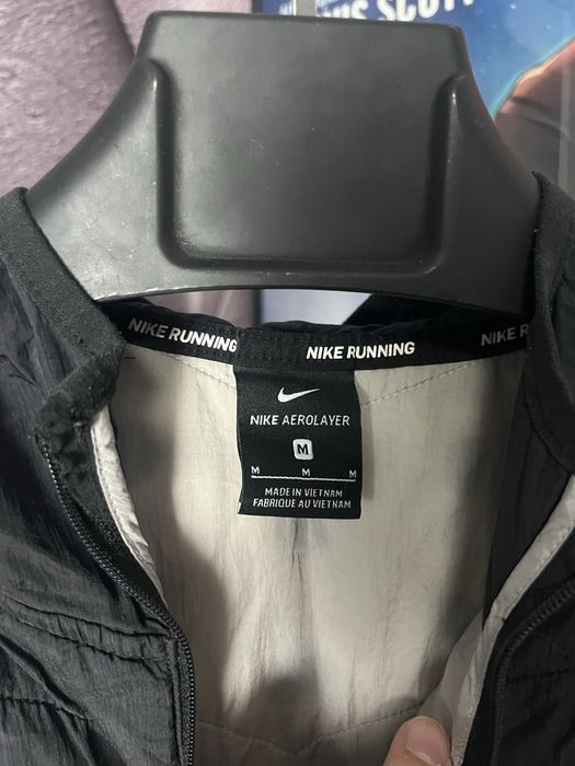 Легенька курточка Nike Aeroplayer