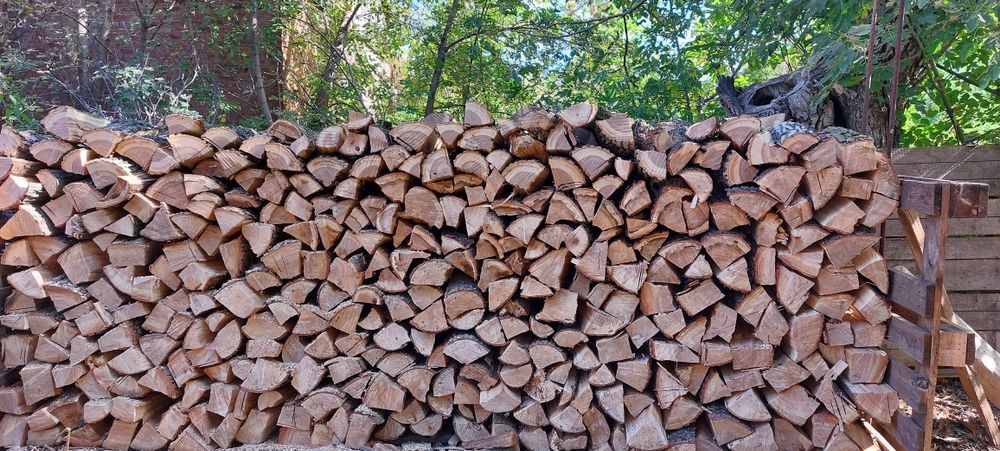 Дрова.дуб,ясень,окация.рубоные и чурки.