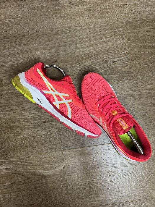 Продам БОМБЕЗНІ жіночі бігові кросівки Asics Gel-Pulse 11 Pink