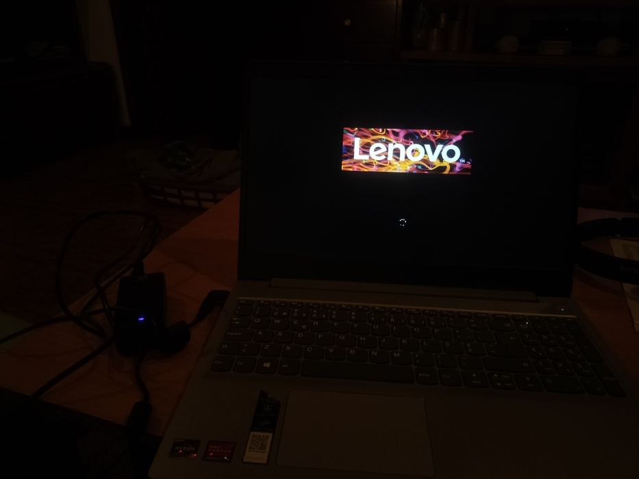 Computador portátil Lenovo ryzen 5