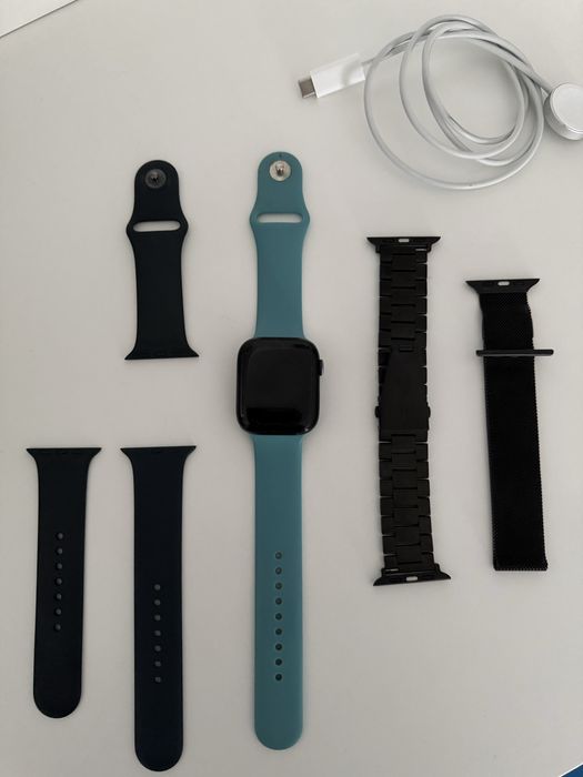 Apple watch series 7, 45mm + extras