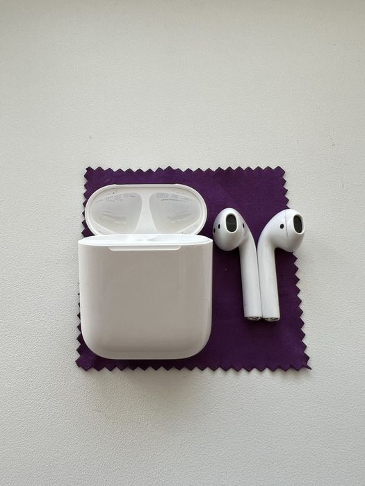 Навушники Apple AirPods 2 оригінал стан на фото