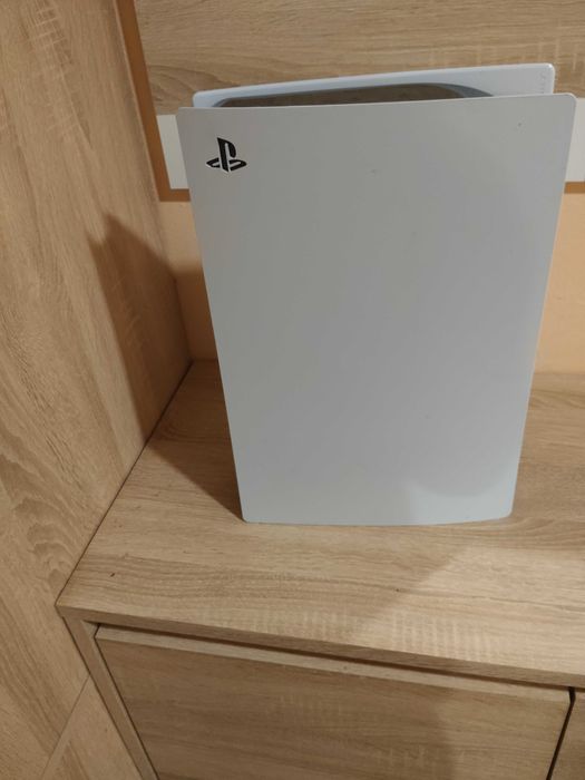 PS5 z napędem + 2 pady DualSense + 6 gier (Stellar Blade, Expedition 33, Cyberpunk i inne)
