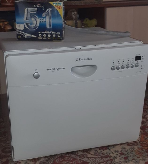 Посудомийна машина Electrolux модель ESF 2450