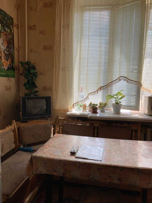 Продаж повнометражної 3-кімнатної квартири в центрі