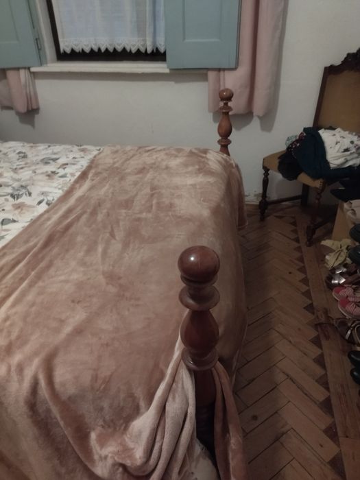 Cama Antiga Em Óptimo Estado com Colchão
