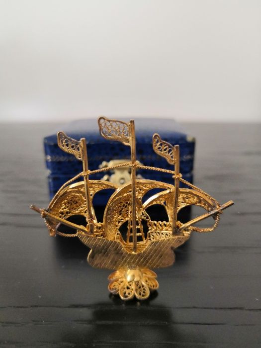 Caravela em Filigrana Portuguesa (Prata Dourada, feita à mão)