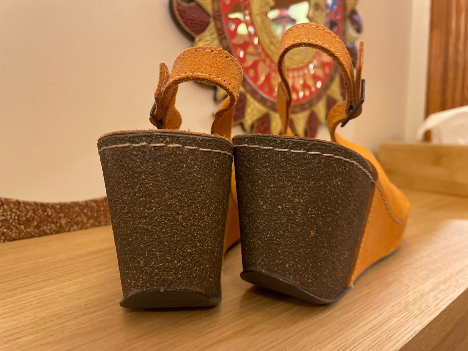 Rewelacyjne sandały na koturnie, r. 40