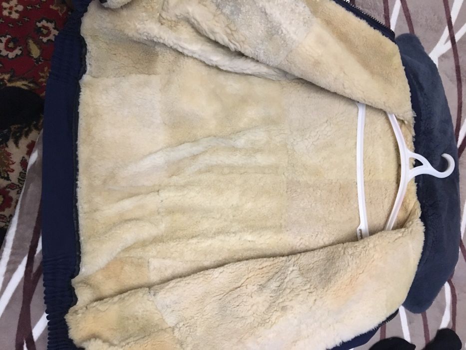 Продам чоловічу льотну куртку в ідеальному стані.в середині овчина ку