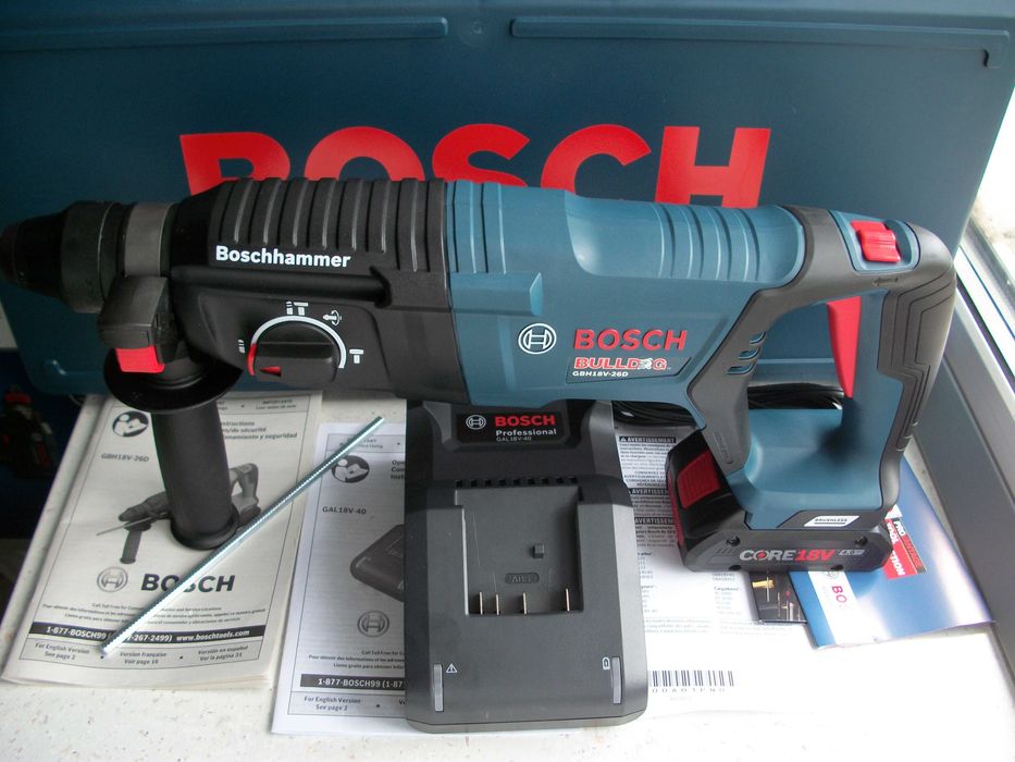 Бесщеточный аккумуляторный перфоратор Bosch GBH18V-26DK15 комплект