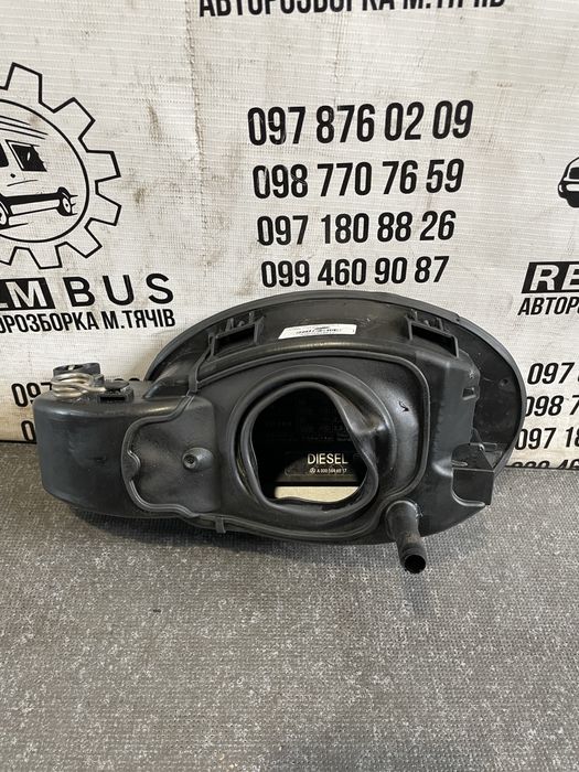 Лючок бензобака W207 купе