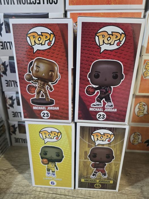 Figuras de basketball novas em caixa