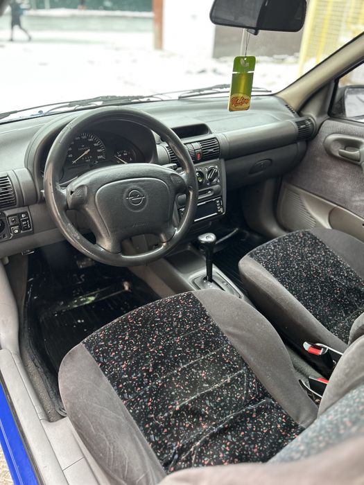 Opel Corsa 1996 avtomat Газ бензин