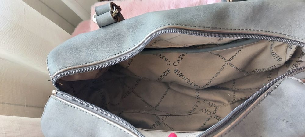 Carteiras de senhora quase como novas