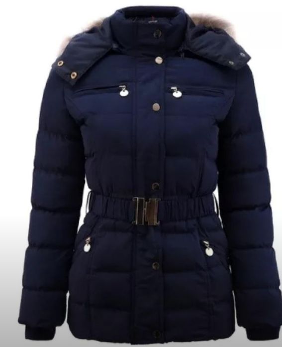 Casaco impermeável com capuz