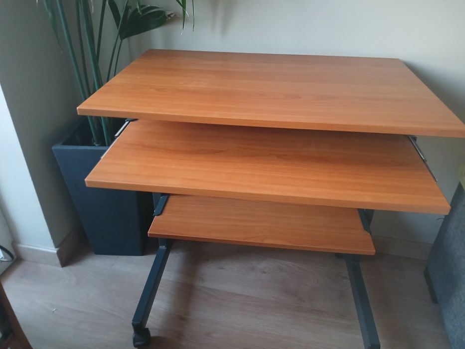 Secretaria em madeira com rodas