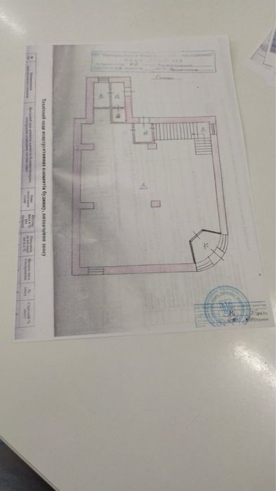 Оренда фасадного приміщення вільного призначення 581м2 смт.Ярмолинці