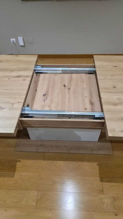 Mesa de Jantar Extensível Conforama – Excelente Estado (180–230 cm)