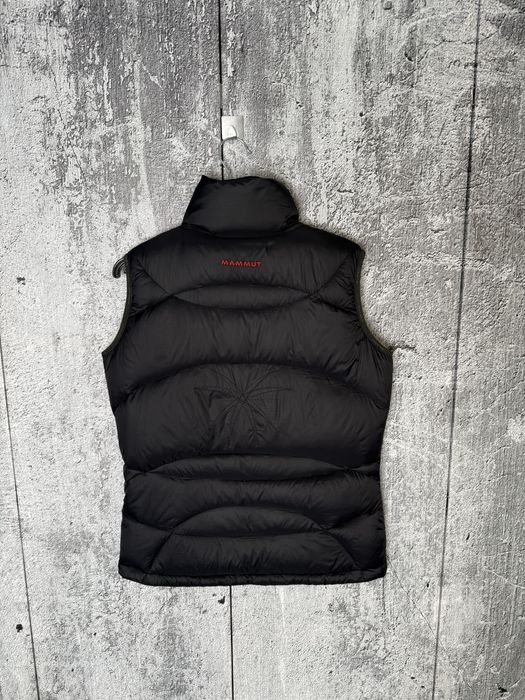 (Розмір S)Жилетка Mammut пуховий 650+ Down Fill Power безрукавка