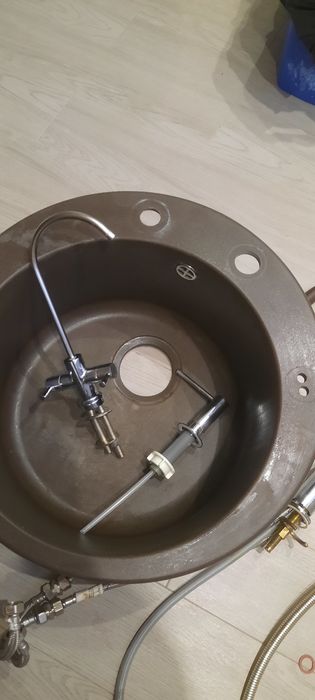 Продам раковину з штучного каменю на кухню чи ванну. 51×40×20см