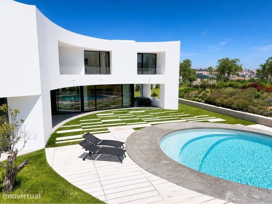Detached Four-Bedroom Villa with Heated Swimming Pool | Oeiras Golf