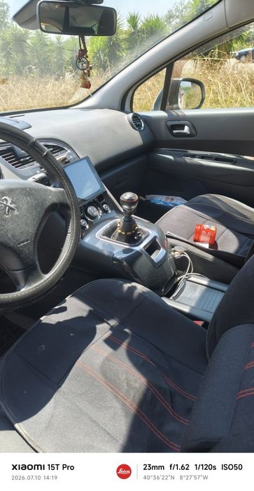 Peugeot 5008 de 2015 com motor avariado