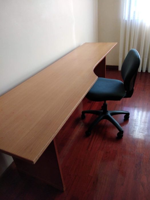 Secretária para escritório