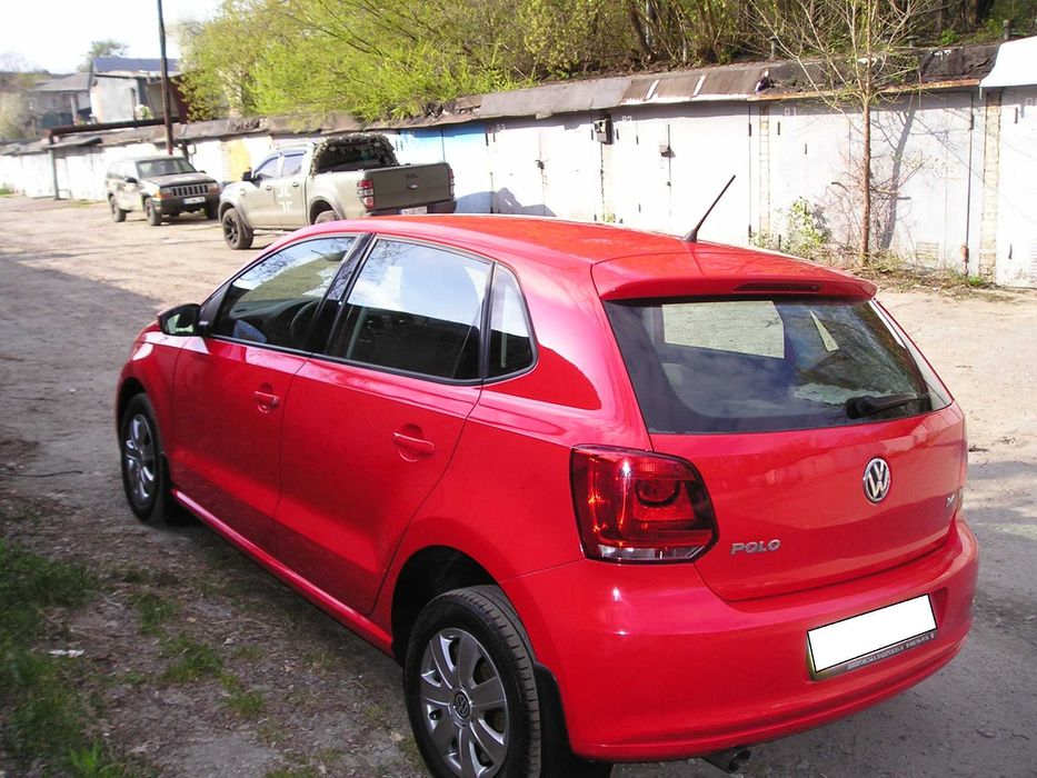 Volkswagen  Polo   Automat   2011г.  80т. км  Как  новый.  Макс.  комп