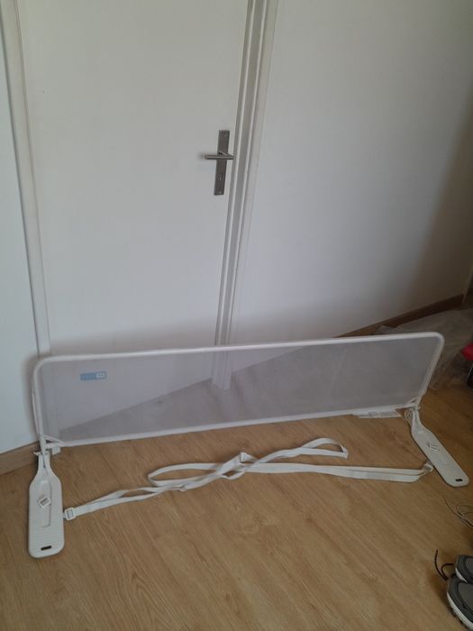 Vendo Barreira de Cama BREVI muito bonita como nova