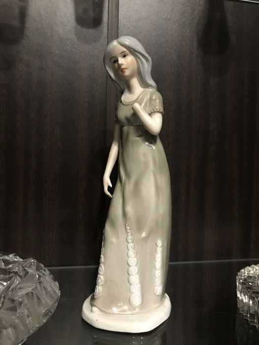 Статуетка фарфор