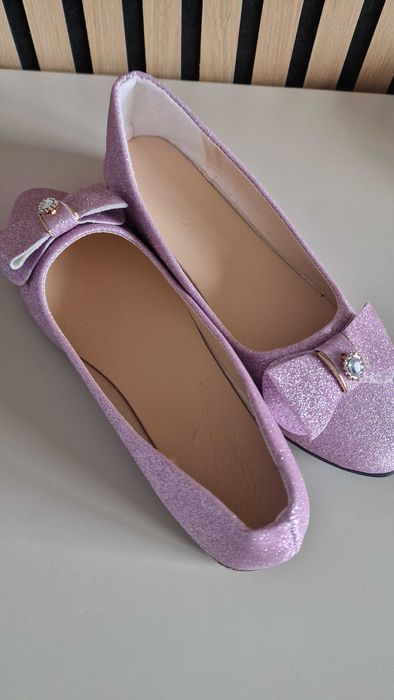 Sapatos rasos com brilho lilás