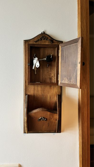 Chaveiro Antigo em Madeira