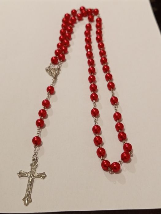 Terço religioso vermelho